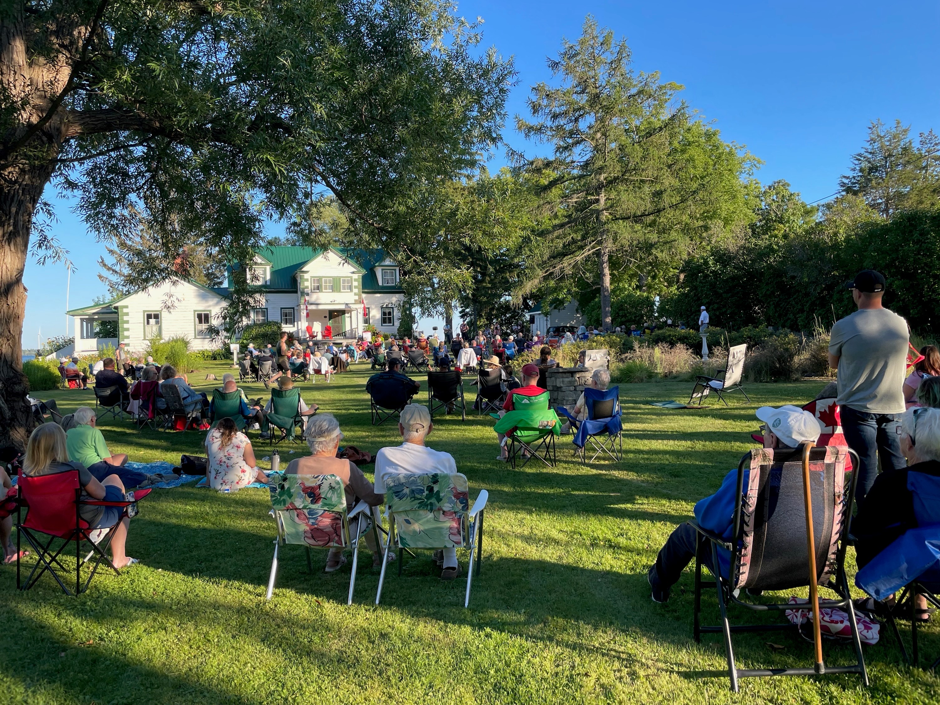 community summer visitors on grounds