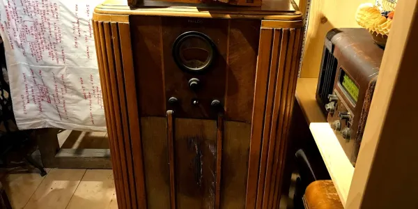M. Palma Credit 2018 - antique cabinet