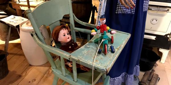 M. Palma Credit 2018 - doll highchair with doll